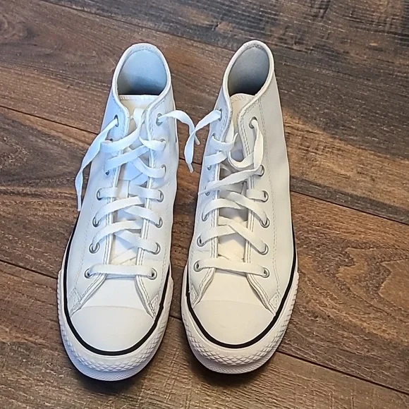 Chuck Taylor All Star Leather Platform, White, Size 7 - Picture 2 of 5